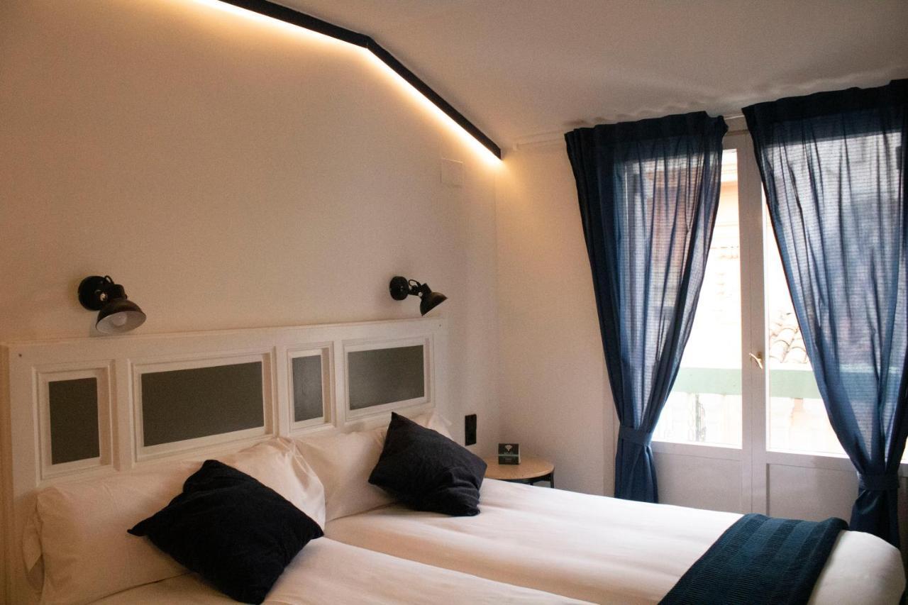 Hotel Alda Jolio Хака Экстерьер фото