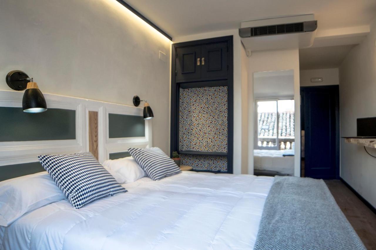 Hotel Alda Jolio Хака Экстерьер фото