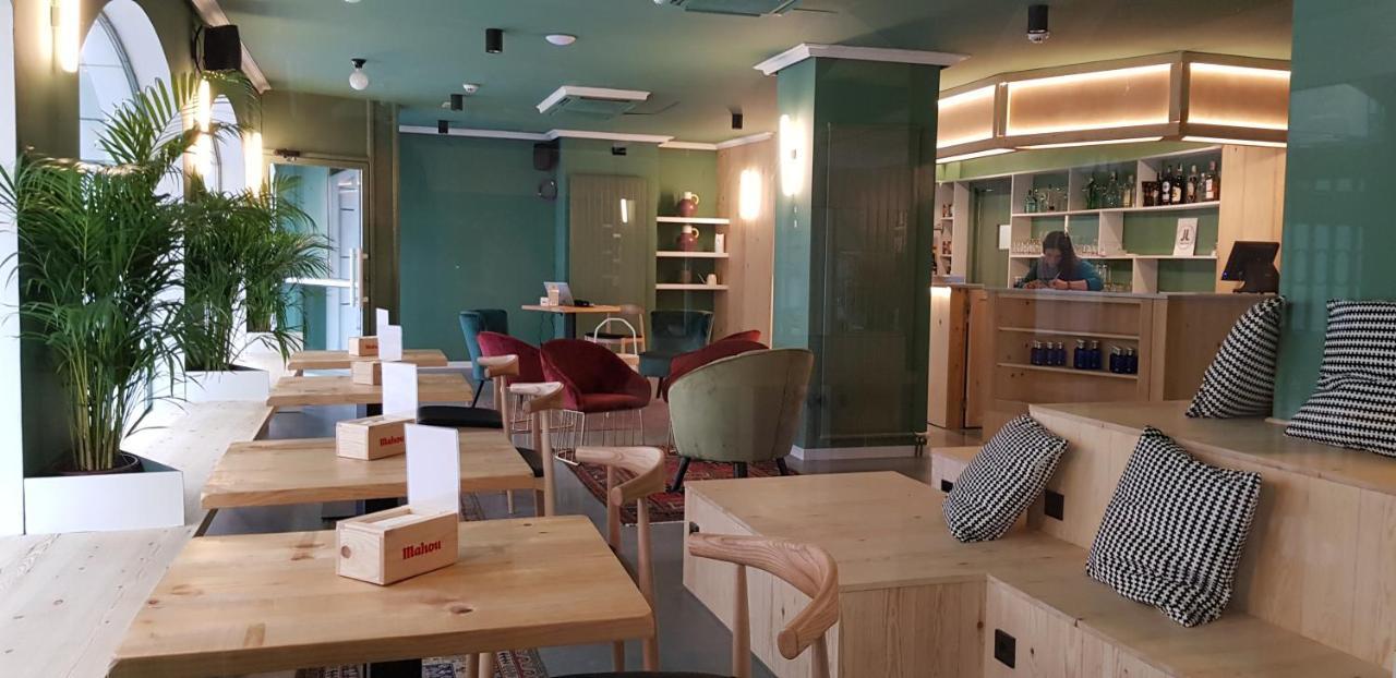 Hotel Alda Jolio Хака Экстерьер фото